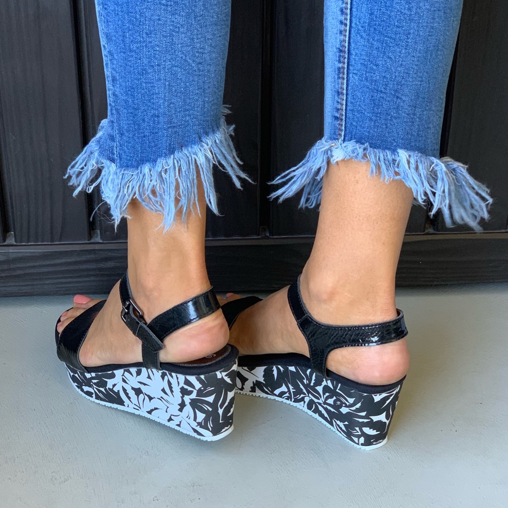 Patent Leather Floral Wedge Platform Sandal - Picture 5 of 6